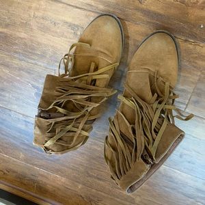 Women’s fashion booties